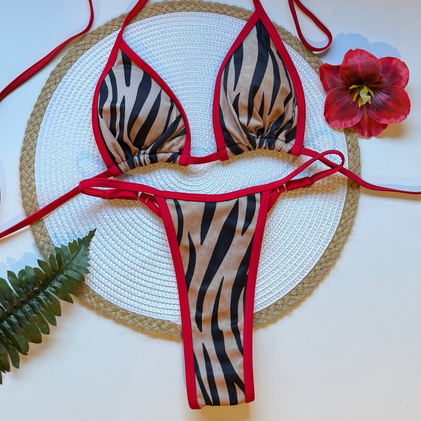 Bikini Roja Boom